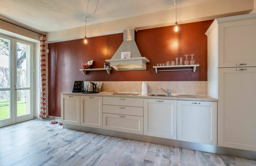 Costigliole d'Asti House | Lovely apartment in villa with WIFI, pool, A/C, TV, patio, pets allowed, panoramic view, parking