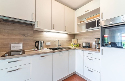 Zandt House | Lovely apartment in villa for 6 guests with WIFI, TV, terrace, pets allowed and parking