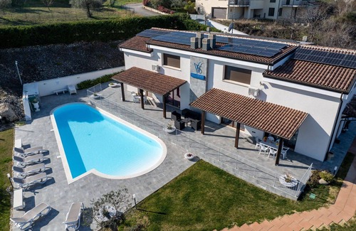 Citta Sant'Angelo Villa | Lovely apartment in villa with A/C, WIFI, pool, TV, patio, pets allowed and panoramic view