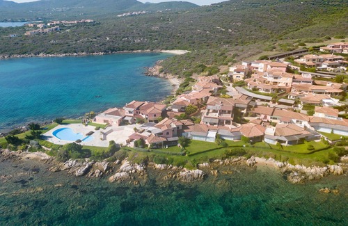 Baia Caddinas Apartment | Lovely apartment for 4 people with pool, A/C, WIFI, TV and terrace