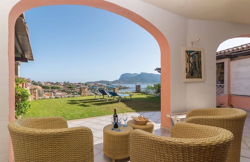Baia Caddinas Apartment | Lovely apartment for 4 people with pool, A/C, WIFI, TV and terrace