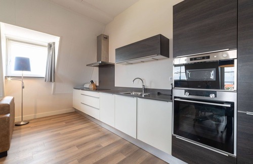 Colijnsplaat Apartment | Lovely apartment for 4 guests with hot tub, WIFI, TV and balcony