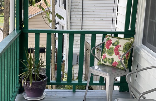 Staunton Apartment | Lovely Apartment on theHill