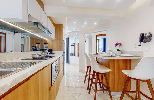 Downtown Cancun Hotel | Lovely apartment with pool, kitchenette, & ping pong