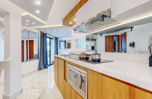 Downtown Cancun Hotel | Lovely apartment with pool, kitchenette, & ping pong