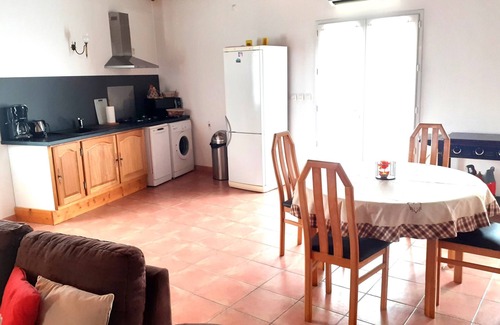 Vedene Apartment | Lovely Appart-Villa 60 m² for 2 pers in Provence in Nice Village next to Avignon