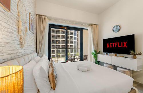 Nad Al Sheba Apartment | Lovely Apt Near The Burj with Pool, Gym & BBQ Area