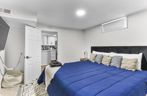 Southeast Omaha Apartment | Lovely Apt Near Zoo with Self Check-In, Smart TV