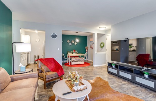 Aurora Condo | Lovely Aurora Condo w/ Private Patio!