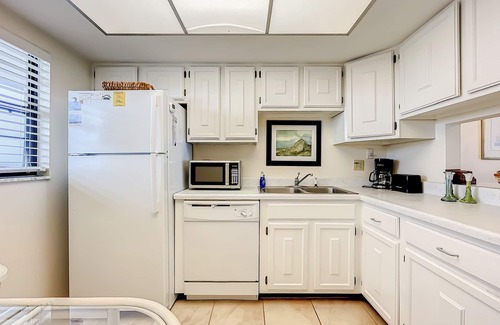 New Smyrna Beach Condo | Lovely beachfront, corner unit overlooking pool and clubhouse ~ HA501