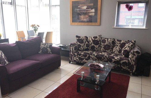 Belfast Apartment | Lovely Belfast apartment with free parking & WIFI