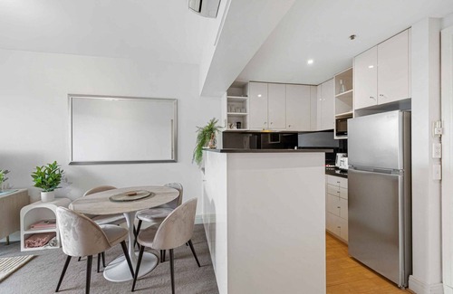 South Yarra Apartment | Lovely Boutique 1-Bed Unit with Gym & Pool