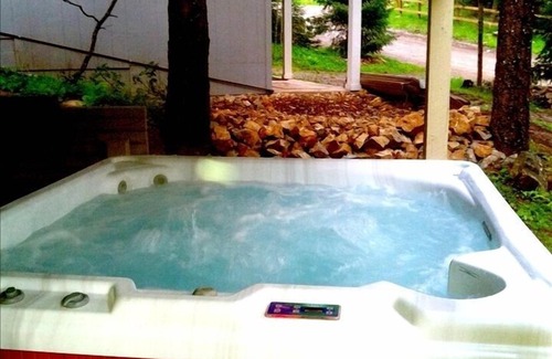 Cloudcroft Cabin | Lovely Cabin with Hot Tub on outskirts of Cloudcroft