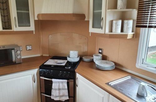 Felixstowe Other | Lovely Caravan With Wifi & Decking At Felixstowe Beach Holiday Park Ref 55005Sw