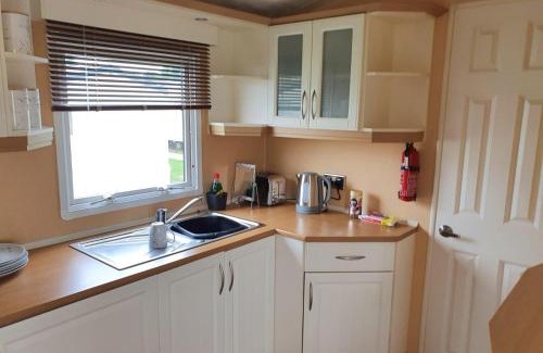 Felixstowe Other | Lovely Caravan With Wifi & Decking At Felixstowe Beach Holiday Park Ref 55005Sw