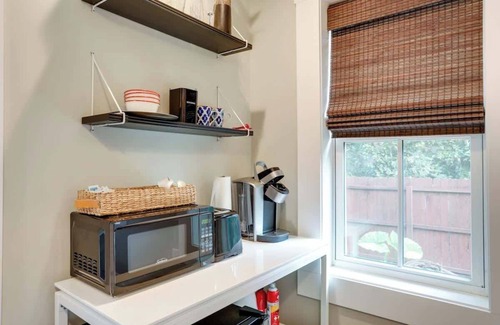 Isle of Hope Historic District Apartment | Lovely Coastal Studio near Downtown Isle of Hope