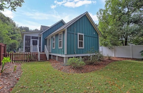 Isle of Hope Historic District Apartment | Lovely Coastal Studio near Downtown Isle of Hope