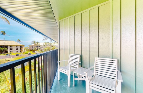 Hanamaulu Condo | Lovely condo on third floor with amazing resort pools, gym, spas, & restaurants