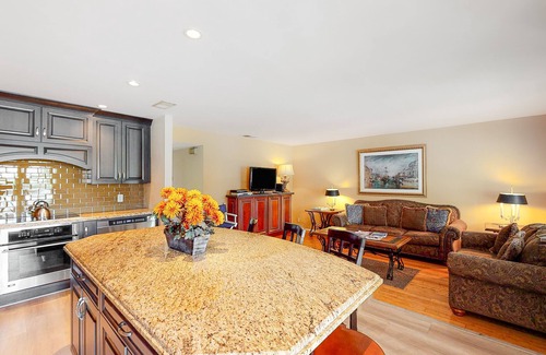 Palm Desert Condo | Lovely condo with sunny patio & onsite pool/tennis - dog-friendly