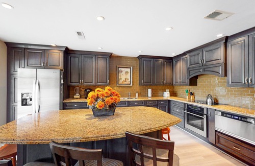 Palm Desert Condo | Lovely condo with sunny patio & onsite pool/tennis - dog-friendly