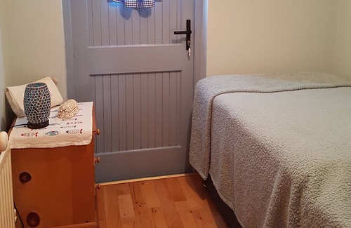 Bushmills Cottage | Lovely cottage 400m from Portballintrae beach