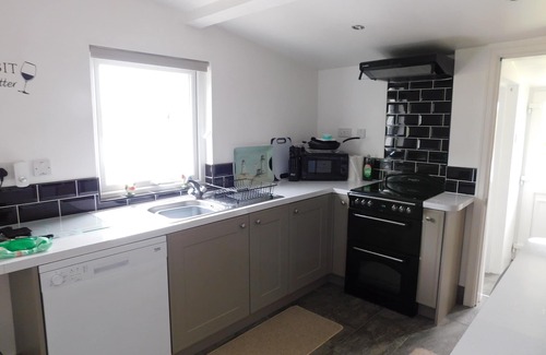 Garn Fadryn Cottage | Lovely Cottage In Morfa Nefyn. 3 bed 2 bath. No pets.