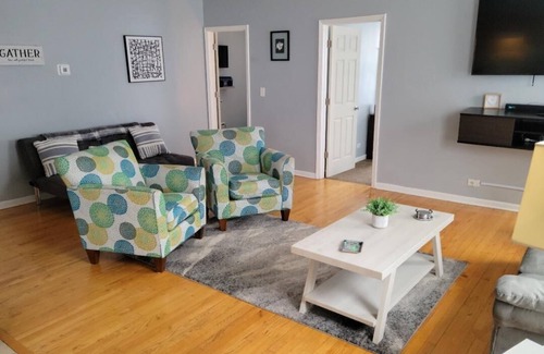 Morgan Park Apartment | Lovely cozy 2 Bedroom Private Suite In Historical Beverly Community