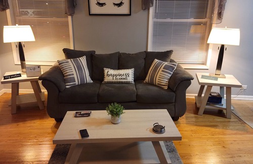 Morgan Park Apartment | Lovely cozy 2 Bedroom Private Suite In Historical Beverly Community