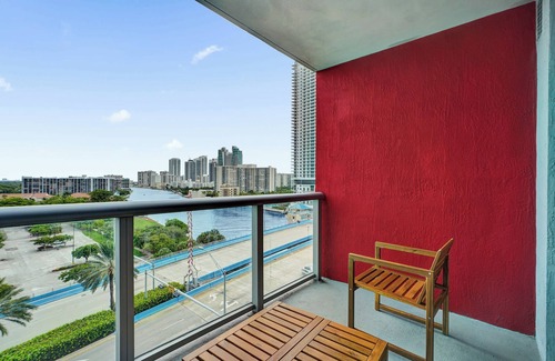 Hallandale Beach Apartment | Lovely Cozy Studio -Canal View Near Beach 1006