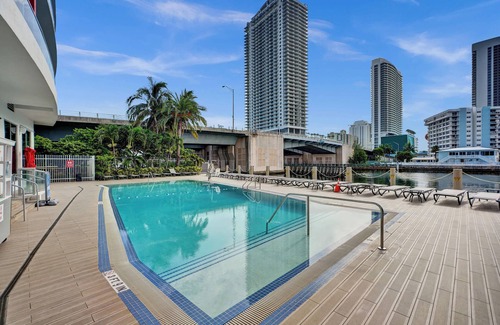 Hallandale Beach Apartment | Lovely Cozy Studio -Canal View Near Beach 1006