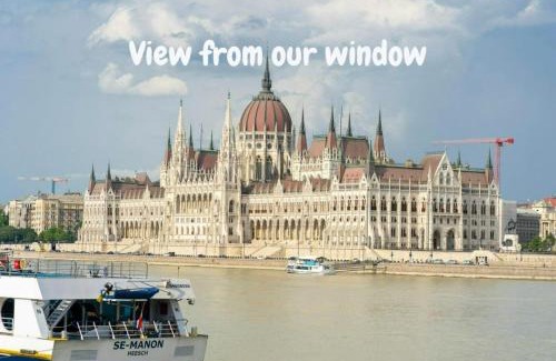Vizivaros Apartment | Lovely designer home with stunning Parliament view