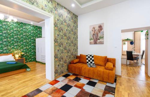 Vizivaros Apartment | Lovely designer home with stunning Parliament view