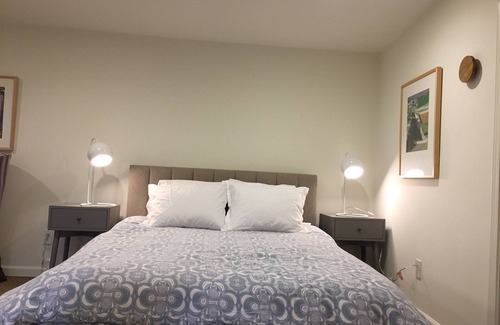 Mill Valley House | Lovely detached studio with mtn view, walking distance to town and hiking trails