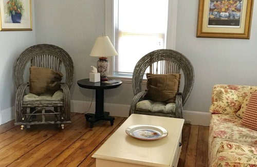 Beverly House | Lovely Downtown Beverly