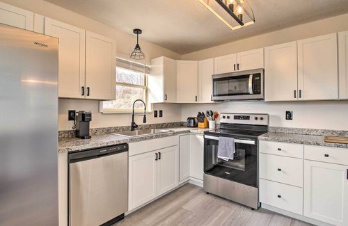 Parkridge House | Lovely East Knoxville Home ~ 4 Mi to UT!