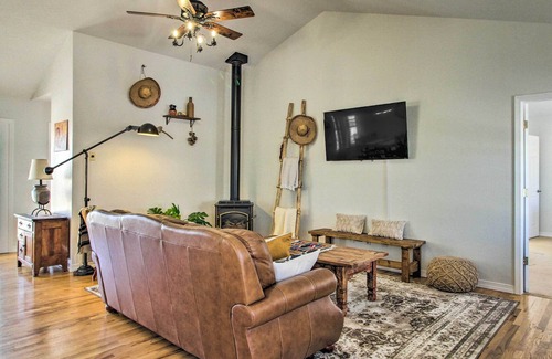 Edgewood House | Lovely Edgewood Home ~ 34 Mi to Albuquerque!