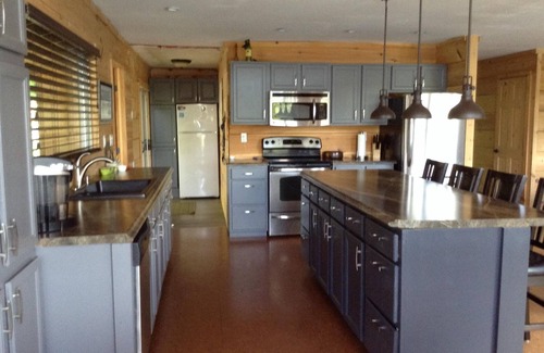 The Archipelago Cottage | Lovely Family Cottage Escape, 6 bdrms, 3bath, Hot Tub, Muskoka Room, Sunsets!
