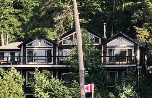 The Archipelago Cottage | Lovely Family Cottage Escape, 6 bdrms, 3bath, Hot Tub, Muskoka Room, Sunsets!