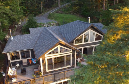 The Archipelago Cottage | Lovely Family Cottage Escape, 6 bdrms, 3bath, Hot Tub, Muskoka Room, Sunsets!