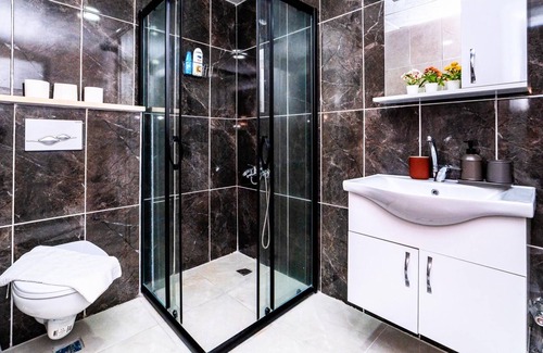 Lara Apartment | Lovely Flat w Pool 5 min to Beach in Antalya
