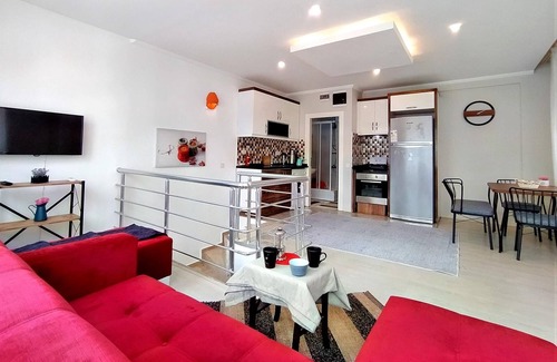 Konyaalti Apartment | Lovely Flat with Backyard close to Konyaalti Beach