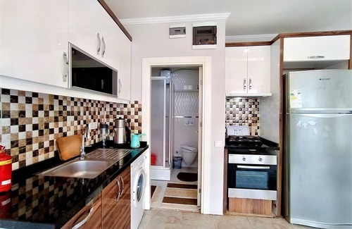 Konyaalti Apartment | Lovely Flat with Backyard close to Konyaalti Beach