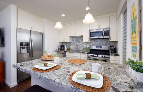 Historic Kailua Village Condo | 🌴Lovely garden unit with partial ocean view from the lanai. Well equipped🌴