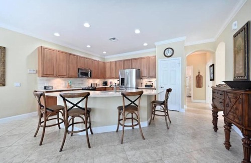Naples House | Lovely golf villa in Glen Eagle gated community