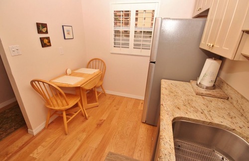 New Smyrna Beach Condo | Lovely Ground Floor Condo with Beautiful View of the Pool and Ocean