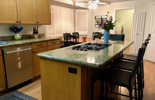 Chico House | Lovely Guesthouse W/Tennis Court & Swimming Pool! Short walk to Bidwell Park!