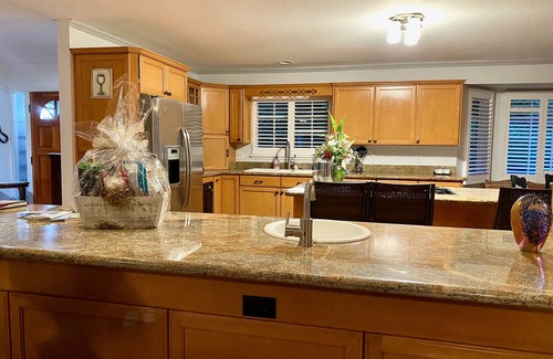 Chico House | Lovely Guesthouse W/Tennis Court & Swimming Pool! Short walk to Bidwell Park!