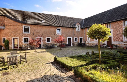 Richelle House | Lovely Holiday Home in Richelle with Barbecue