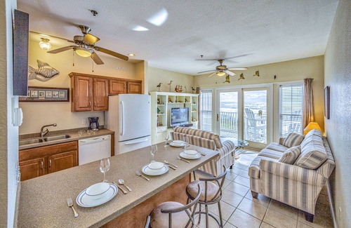 Hatteras Condo | Lovely home in oceanfront location with central AC, access to pool/hot tub