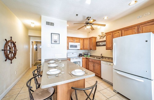 Hatteras Condo | Lovely home in oceanfront location with central AC, access to pool/hot tub